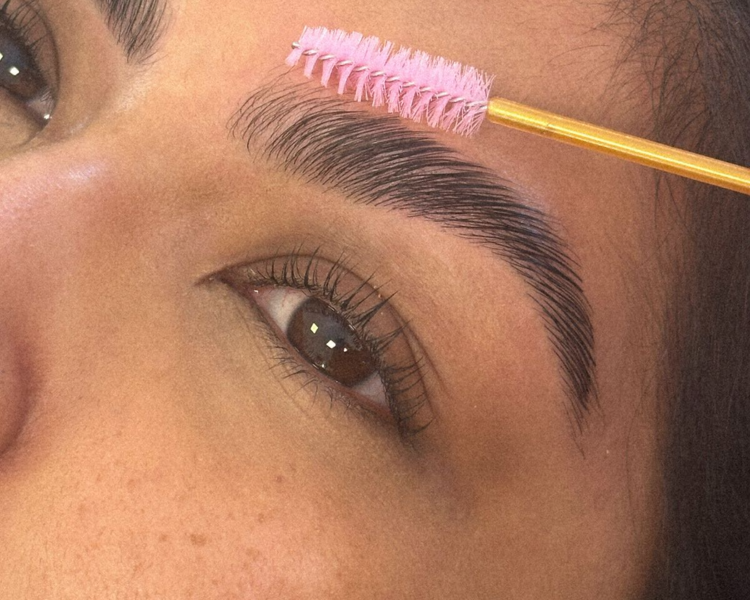 Combo de lifting+ tinte+ perfilado con Maca