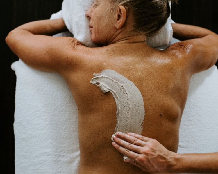 LIMPIEZA PROFUNDA ( ZONA ESPALDA ) + ESPATULA ULTRASONICA + PUNTA DE DIAMANTE. 60 MINUTOS 