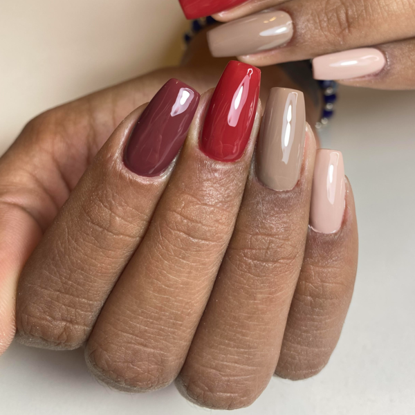 Kapping Polygel con esmaltado semipermanente.
