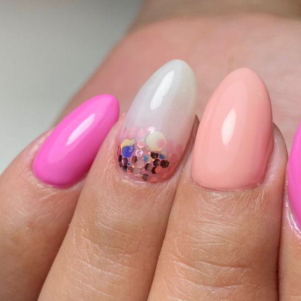 Encapsulado en kapping gel en dos uñas.
