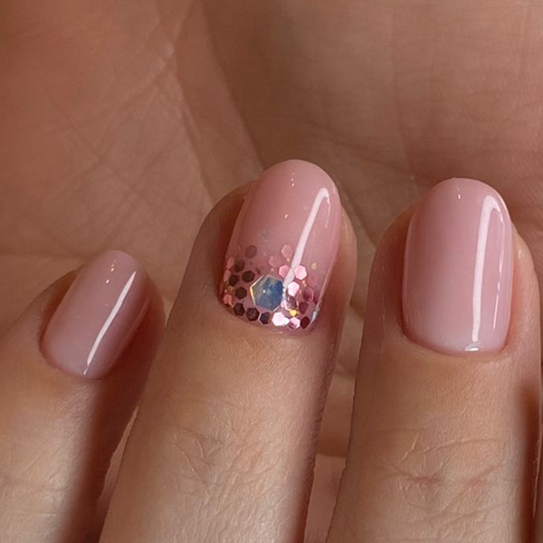 Encapsulado en kapping gel en dos uñas.