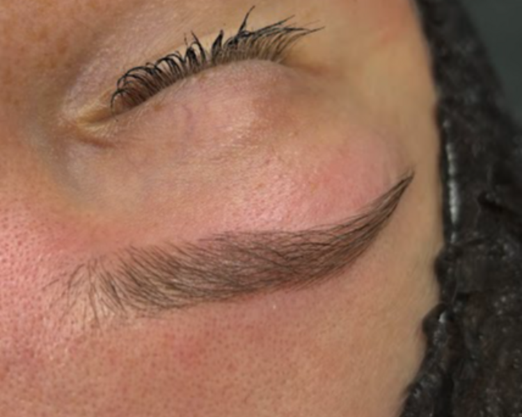 Depilación de Cejas con Hilo Orgánico