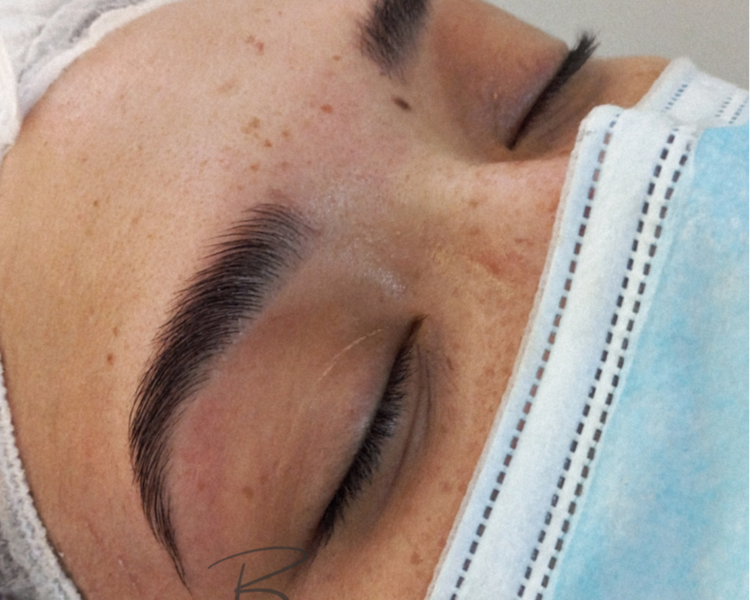 Depilación de Cejas con Cera