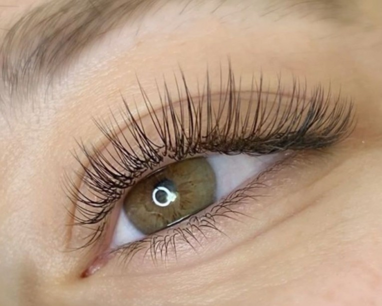 Extensiones de Pestañas – Efecto Pestañina