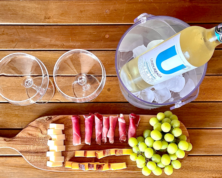 Botella de Champagne y Tabla de Quesos