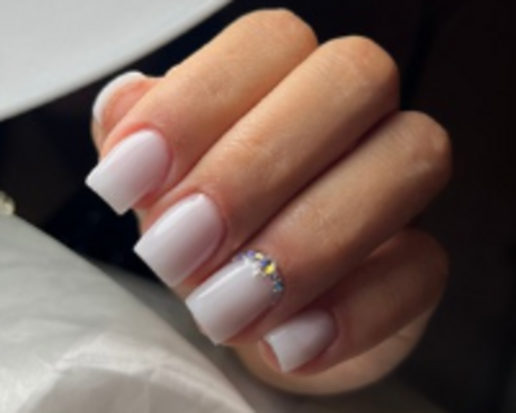 Uñas acrílicas largo 1 + 1 tono 