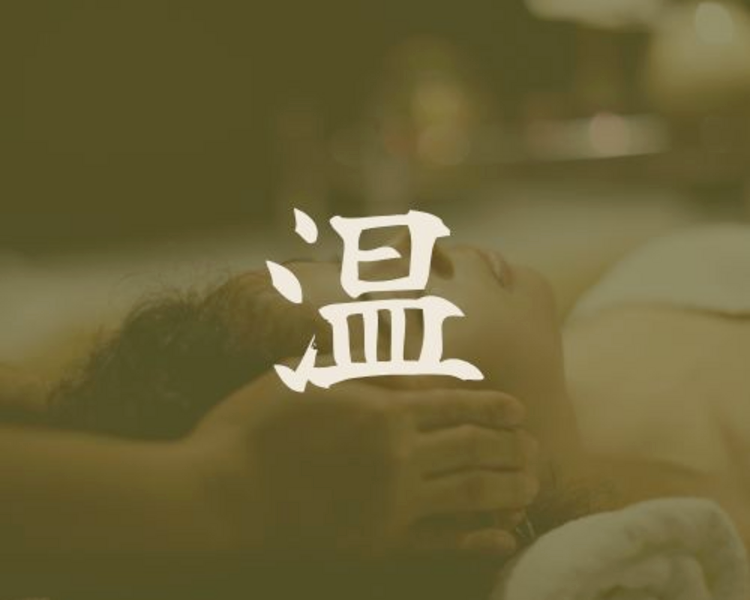 Masaje craneal con aceite caliente