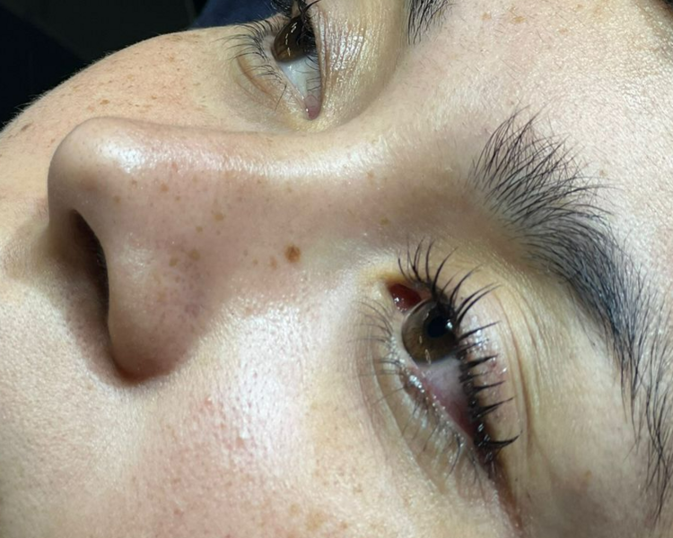 Lifting  de pestañas  (tinte + botox vitamínico) 