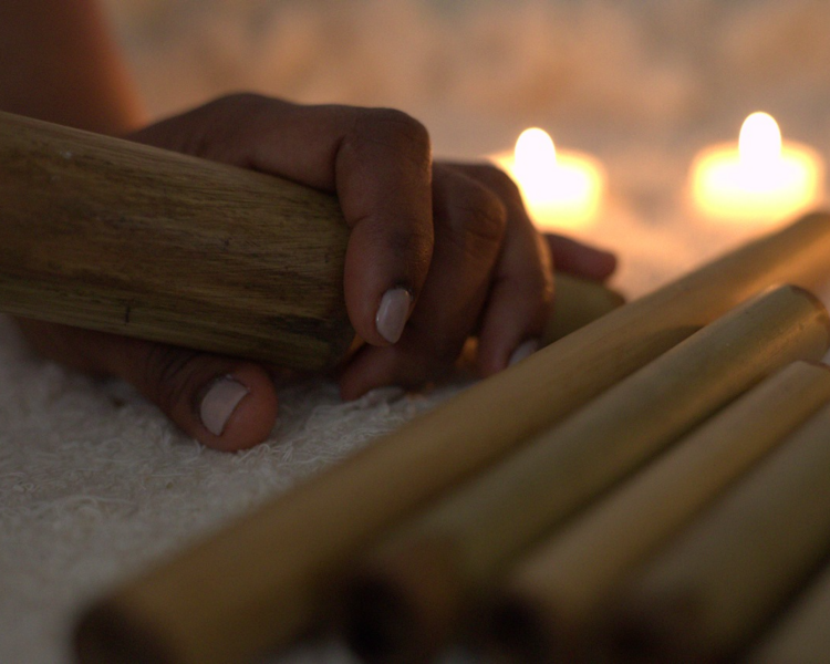 Descontracturante con madero/cañas de bambú 60 min