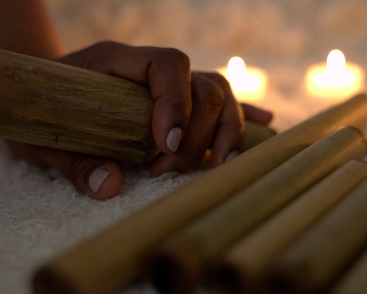 Descontracturante con madero/cañas de bambú 90 min