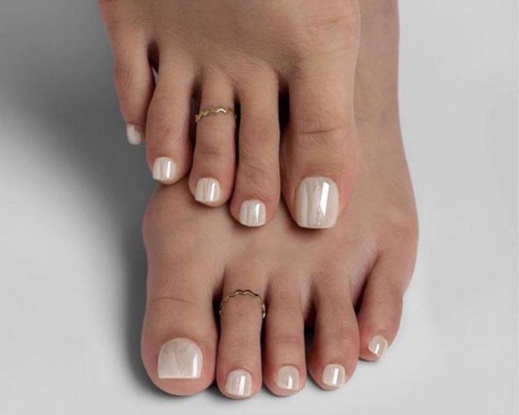 PEDICURÍA ESTETICA CON SEMIPERMANENTE LISO