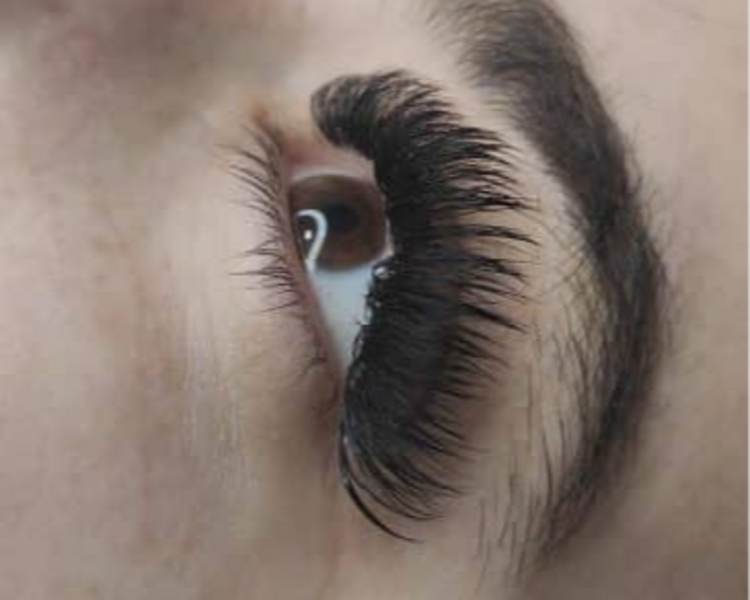 Montaje de pestañas Volumen Ruso