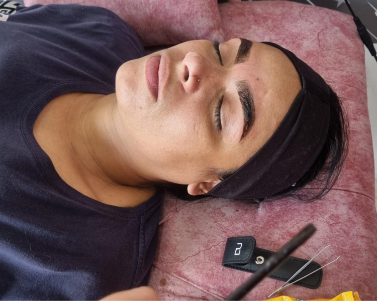 Diseño y Sombreado de Cejas + Depilación