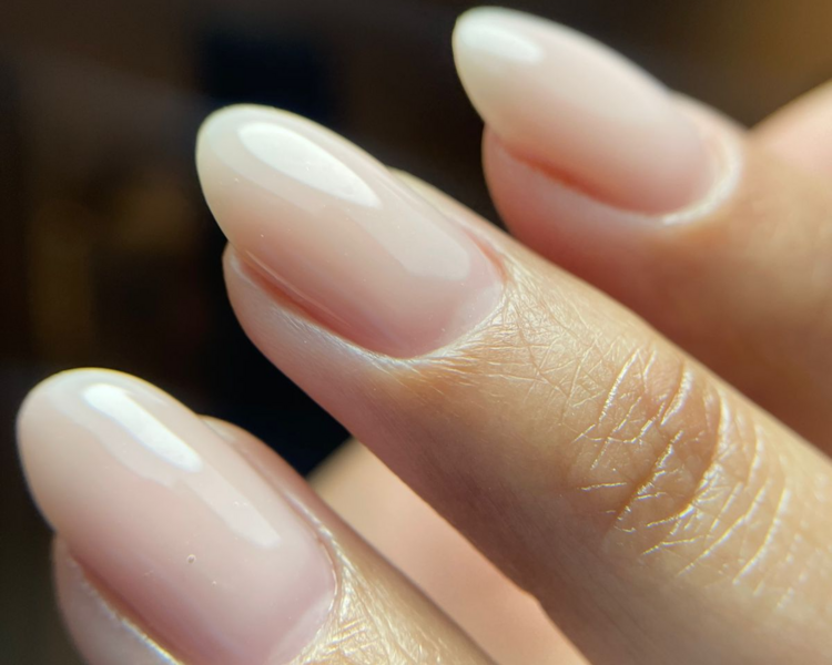 Capping en Builder Gel + Esmaltado Semi permanente Liso