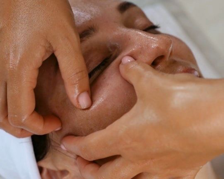 Masaje Craneo Facial con mascarilla