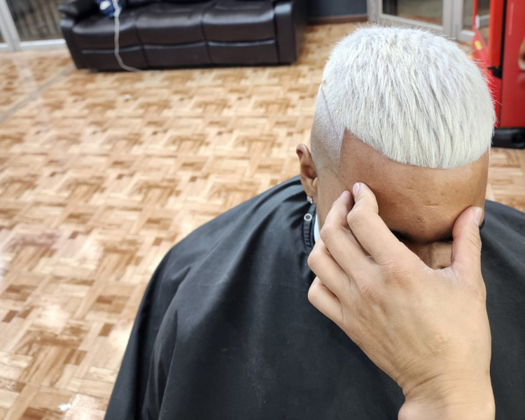 TOTAL LOOK ( decoloración global incluye corte, cera y peinado) 