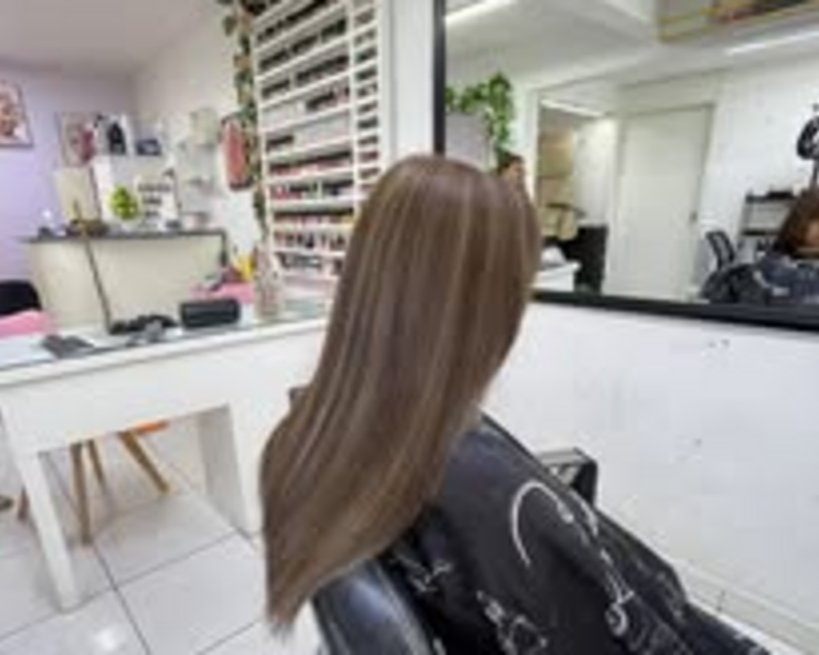 EFECTO DE COLOR  balayage,babylights,mechas californianas ,rayitos (  cabello a la altura  del  hombro )