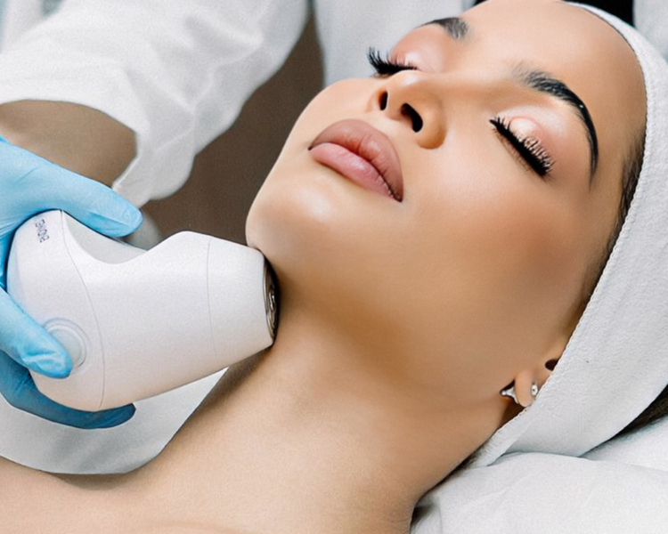 3 SESIONES LIPOPADADA ENZIMÁTICA + 1 SESIÓN DE RADIOFRECUENCIA 