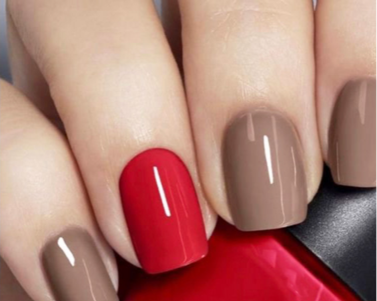 MANICURA CON ESMALTADO SEMIPERMANENTE