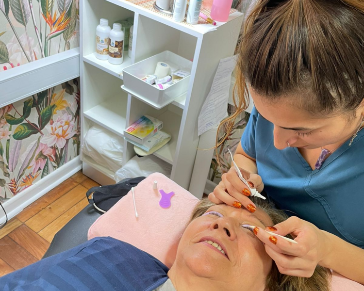 LIFTING DE PESTAÑAS CON TINTE