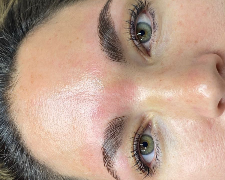 Laminado de Cejas (cejas prolijas y perfiladas, recomendación: ideal para cejas rebeldes)
