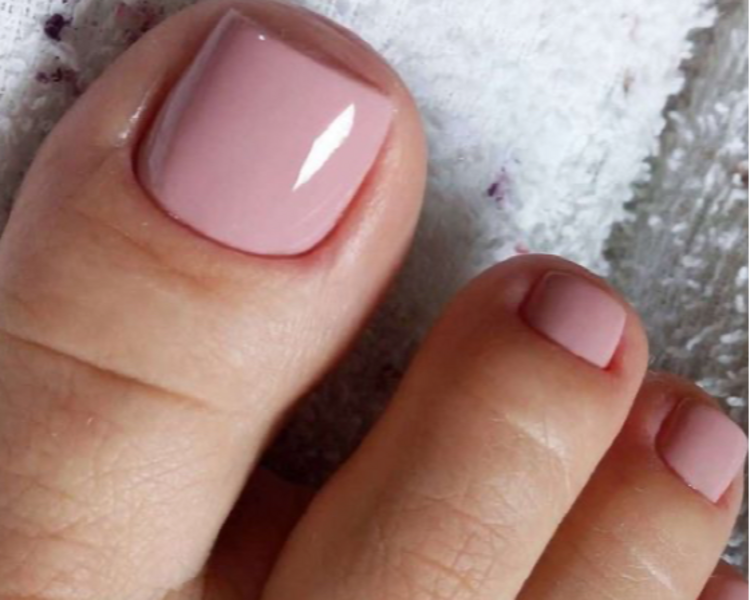 Pedicura con Esmaltado semi permanente / Larga duración 