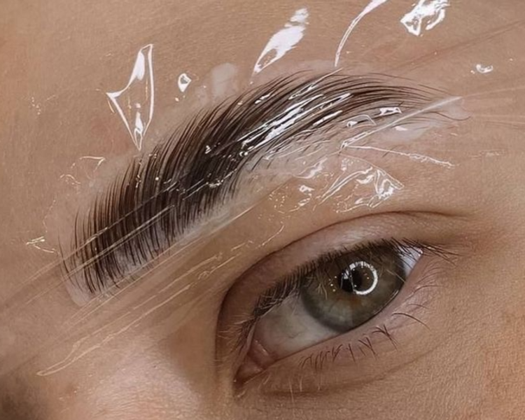 Laminado de cejas