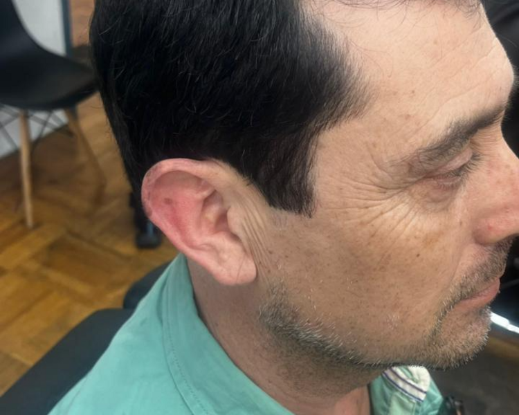 Corte de cabello más camuflaje de canas 