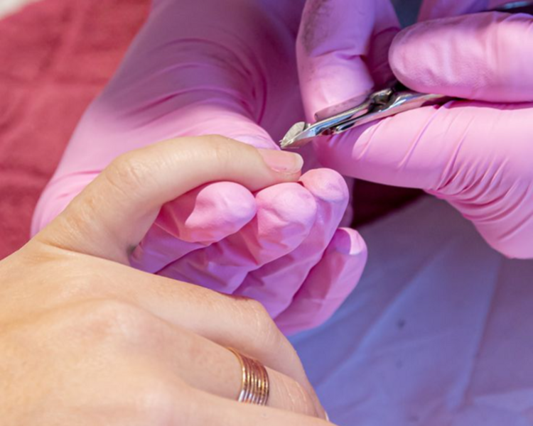 Manicure con esmalte 