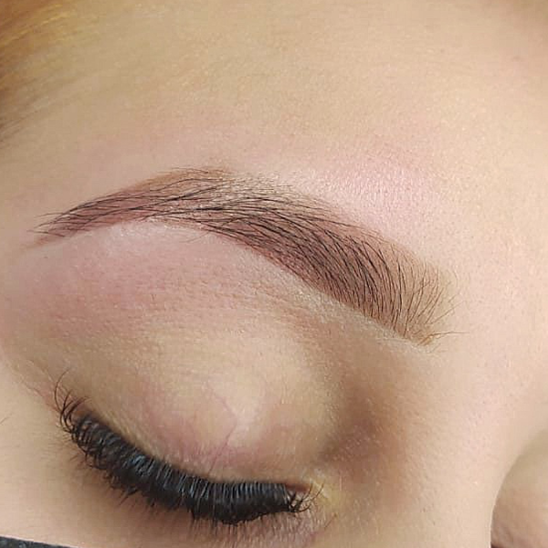 Diseño de cejas, depilación con Hilo y Pigmento