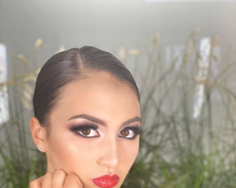 Maquillaje y Peinado