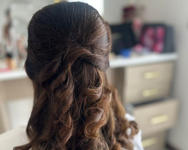 Peinado semirrecogido romántico 