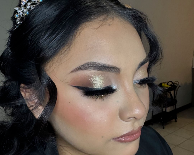 Prueba de maquillaje y peinado