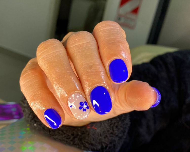 ESMALTADO SEMIPERMANENTE CON DISEÑO COMPLETO