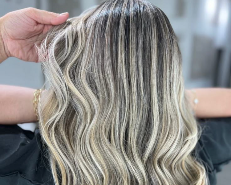 Balayage rubio cenizo