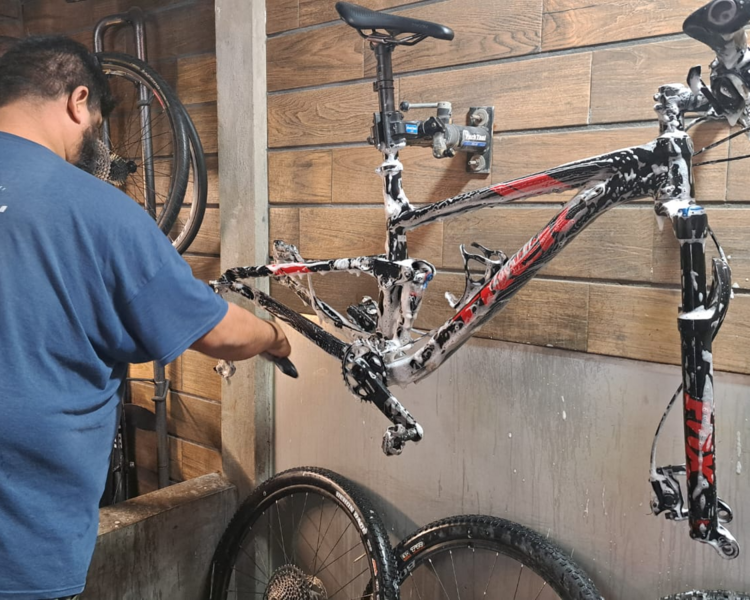 Servicio Basico y Sellador en llantas