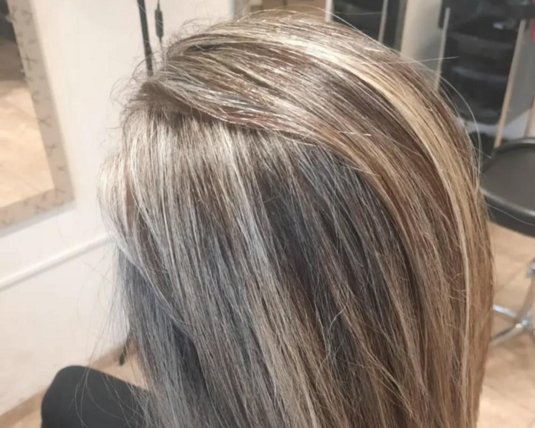 DECOLORACIÓN.      ¡ El precio varia según la cantidad y  largo del cabello!  (consultar por whatsapp)