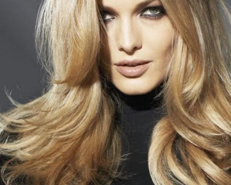 PEINADO BRUSHING.    ¡ El precio varia según la cantidad y  largo del cabello! 