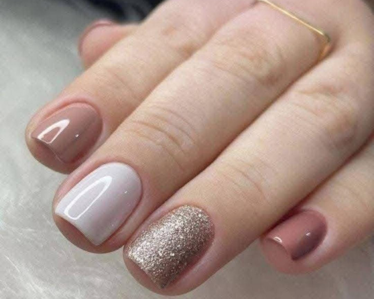 Esmaltado Semipermanente (Liso con opción a una Uña con brillo)