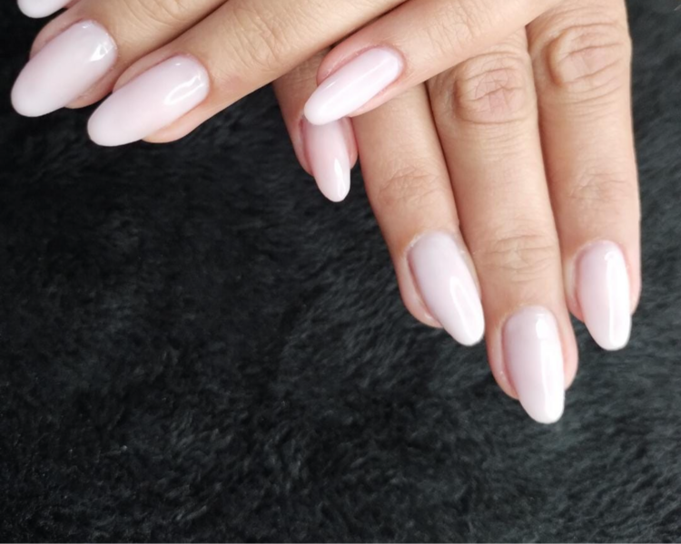 Capping en Gel o Polygel (Liso con opción de una uña con brillo)