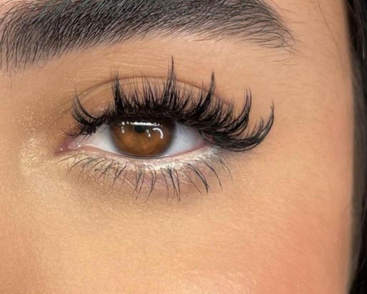 Extensión de pestañas efecto anime 