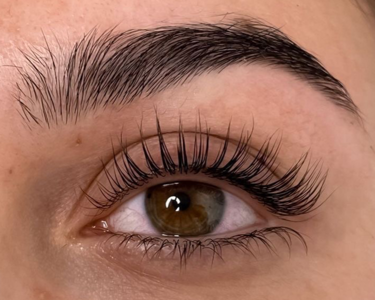 COMBO Lifting de pestañas con tinte y botox nutritivo + Diseño y perfilado de cejas 