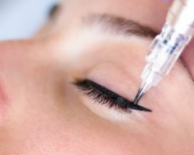 Delineado de ojos (párpado superior /inferior )