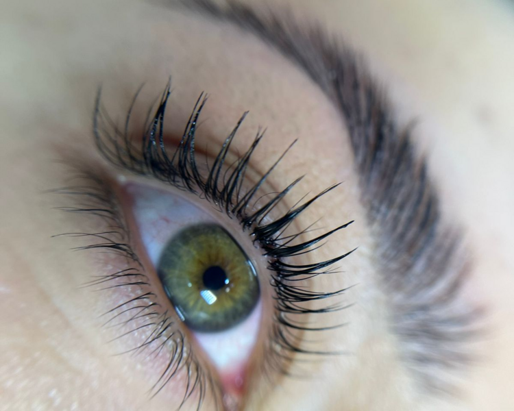 Combo Estrella: Perfilado + Laminado de Cejas & Lifting de Pestañas con Nutrición y Color