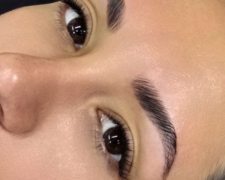 Diseño de ceja (depilacion, laminado y henna)