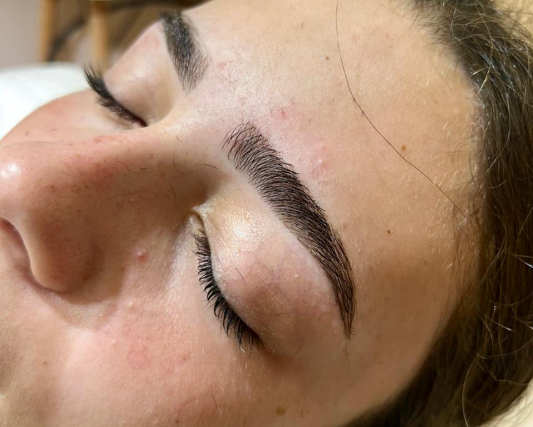 Diseño + perfilado de cejas