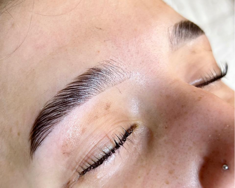 Laminado de cejas + perfilado