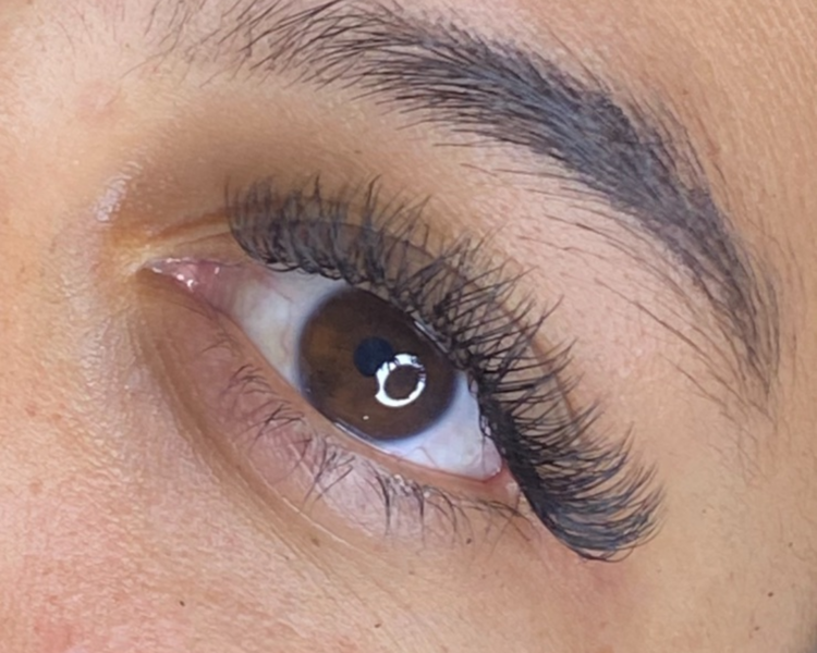 pestañas pelo a pelo efecto hawaiano 