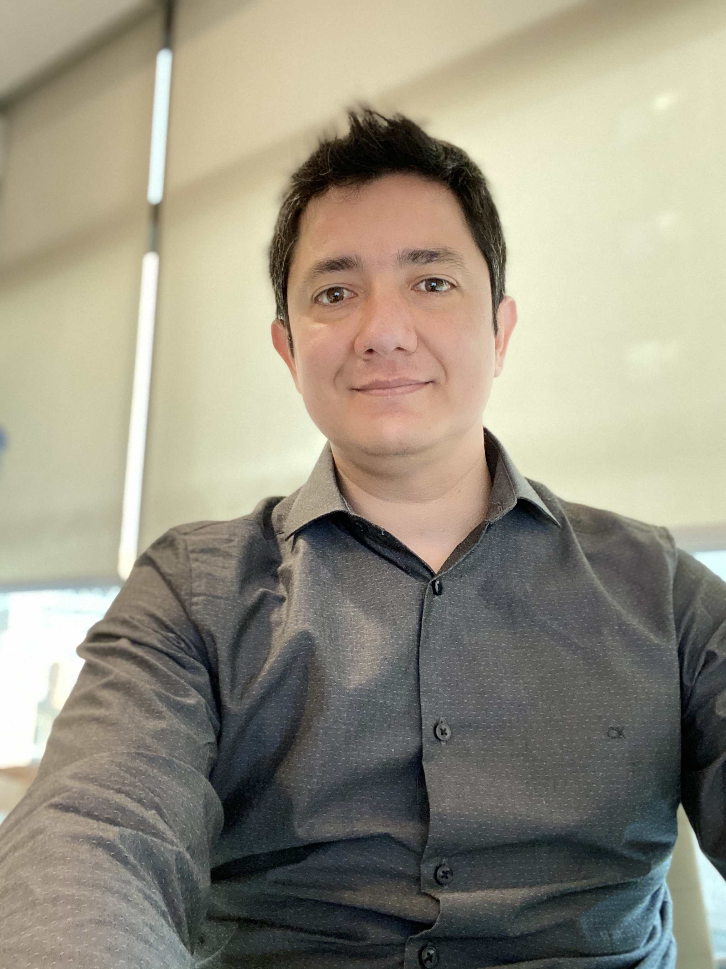 Dr. Mauricio Ledesma Prado