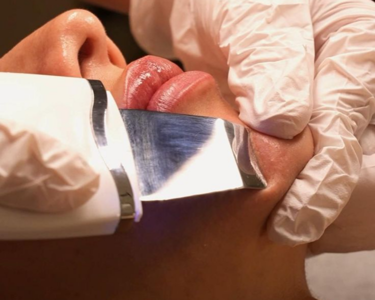 Limpieza facial profunda + espatula ultrasonica